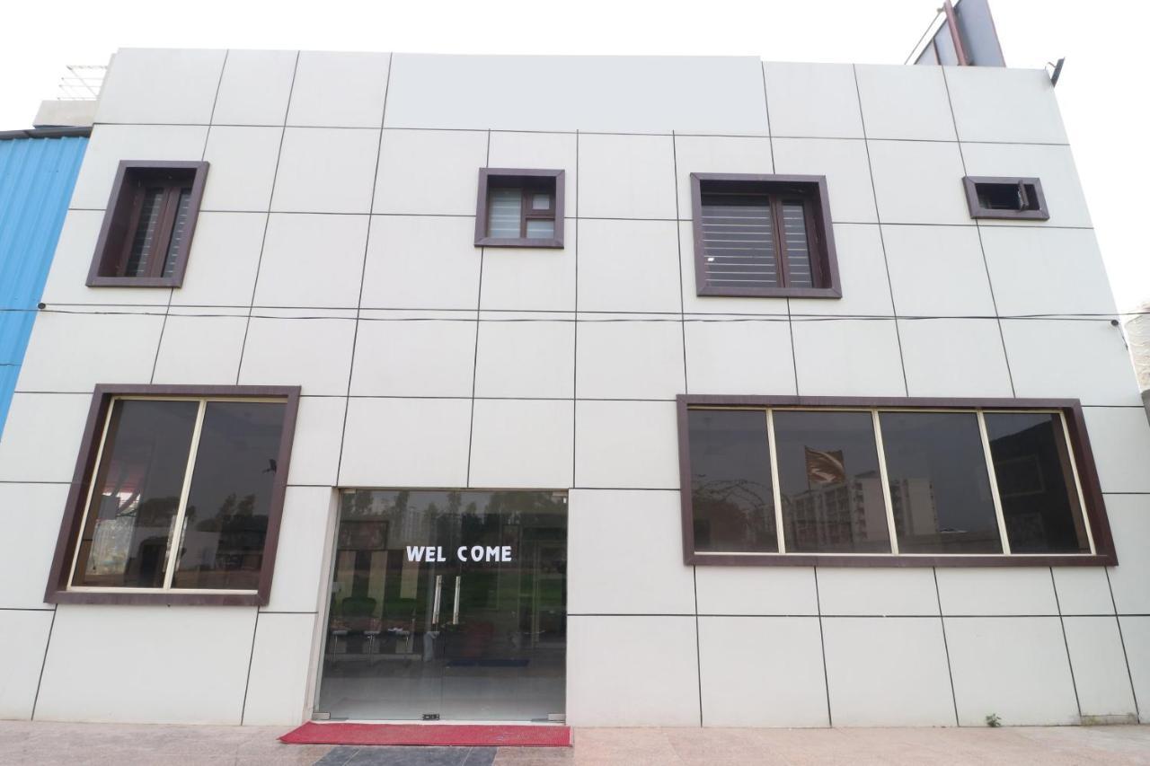 فندق أو واي أو 28338 نيو لايف Banur المظهر الخارجي الصورة